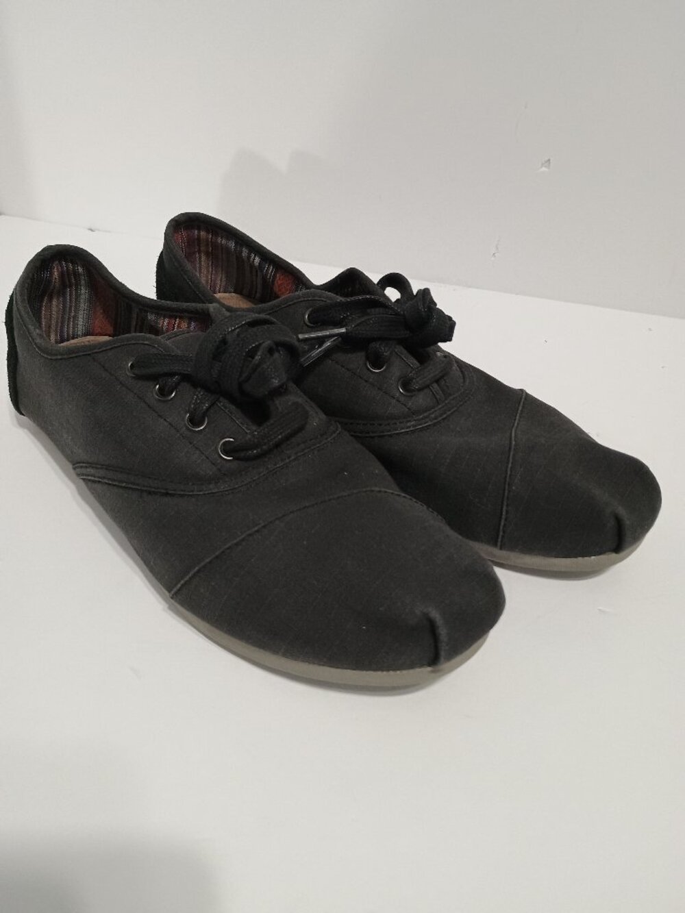 TOMS Paseo Men’s Size 10 Black Canvas Lace-Up Casual Sneakers Plaid Lining
